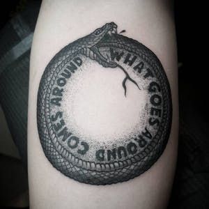 Tatuaje de Ouroboros 119