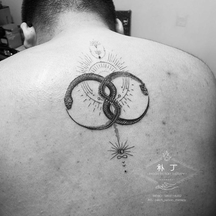 Tatuaje de Ouroboros 159