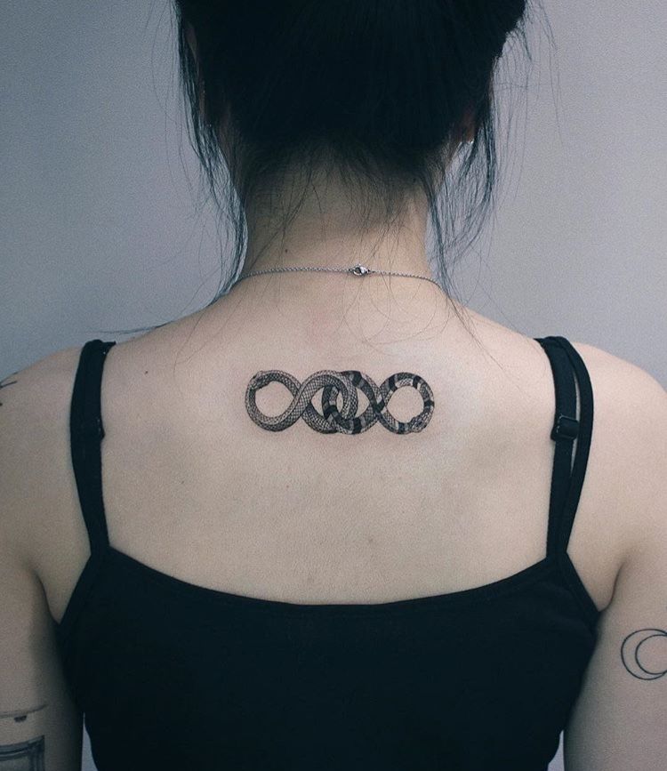 Tatuaje de Ouroboros del siglo XIX.