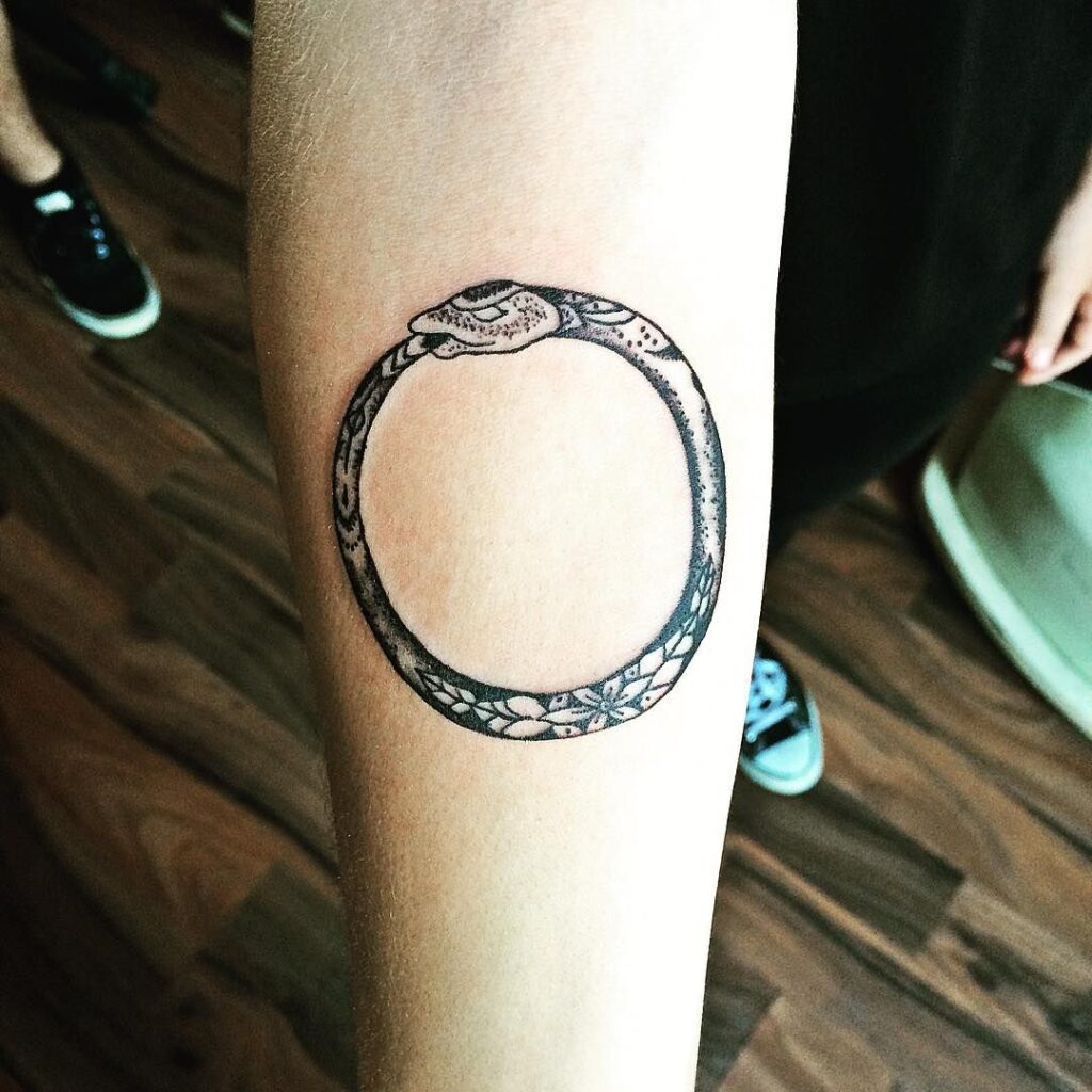 Tatuaje de Ouroboros 33