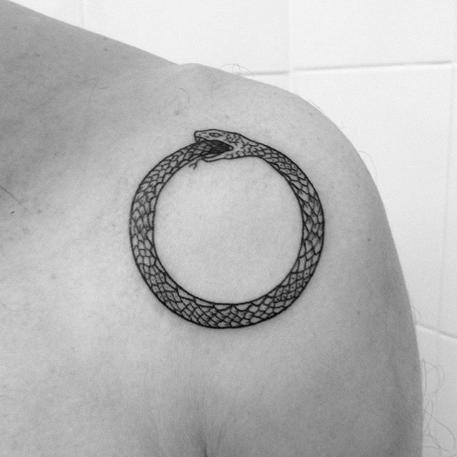 Tatuaje de Ouroboros 48