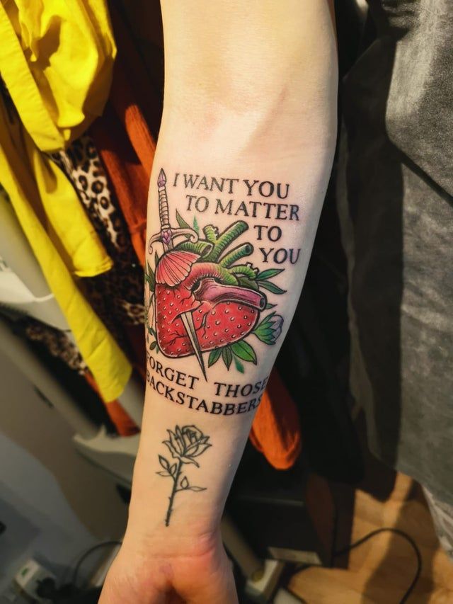 Strawberry Tattoos 100