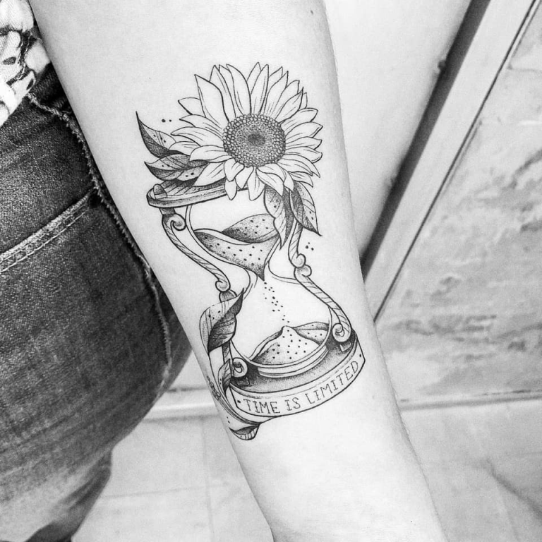 225+ Clock Tattoos Ideas and Designs (2023) TattoosBoyGirl