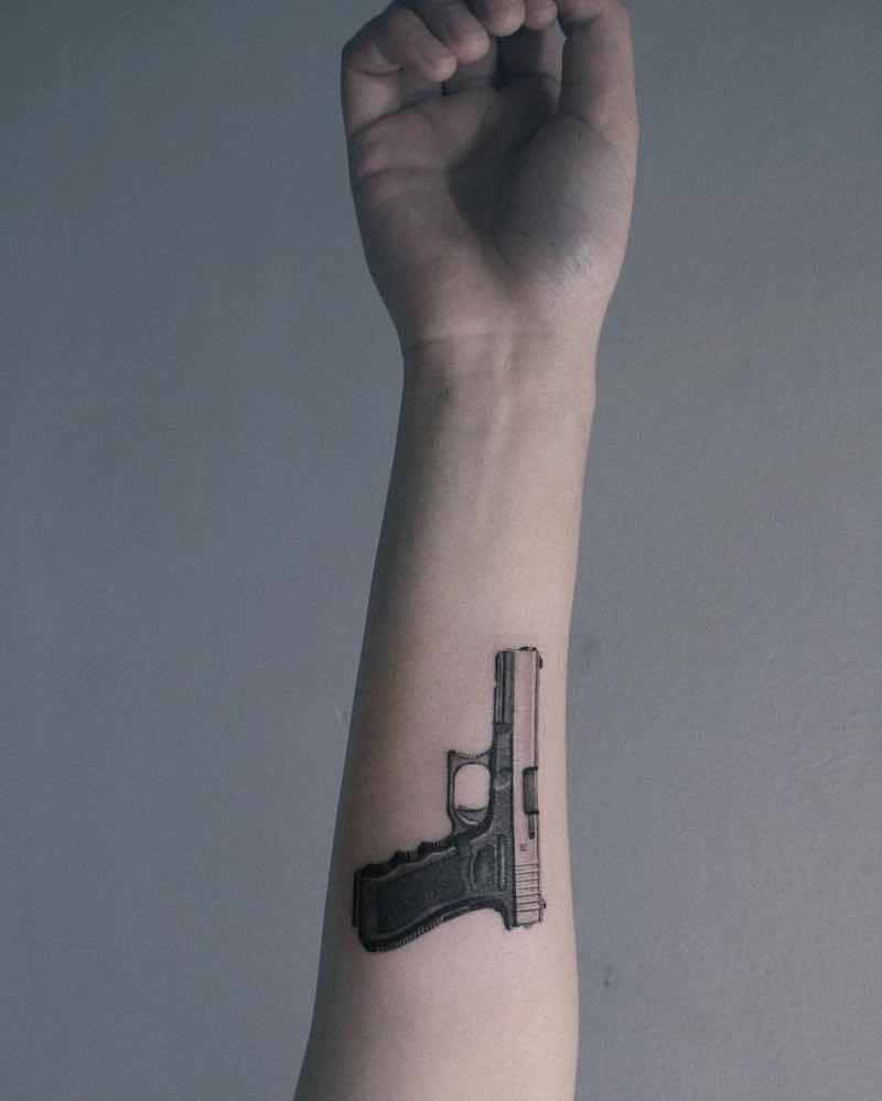 Tatuaje de pistola 121