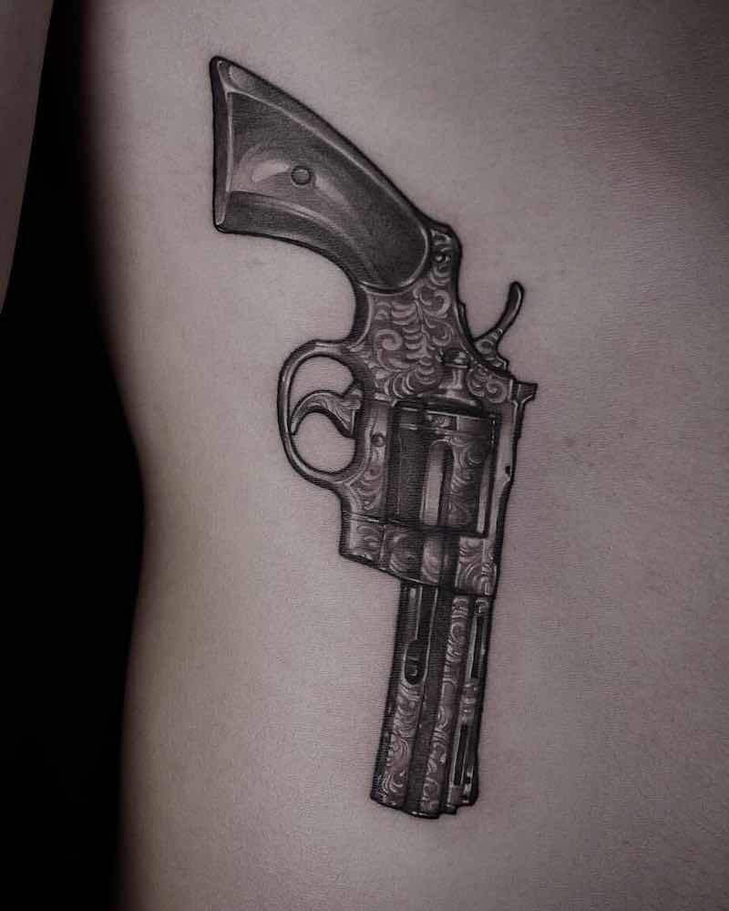 tatuaje de pistola 138