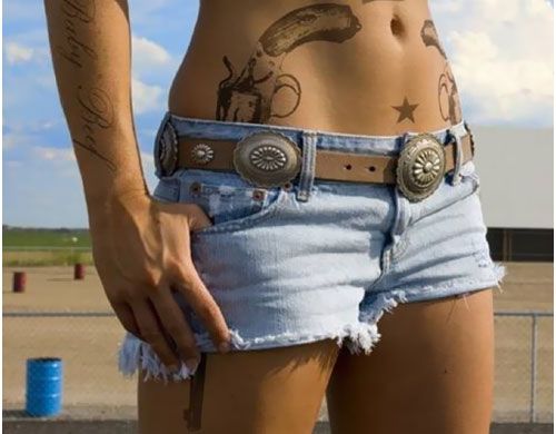 Tatuaje de pistola 139