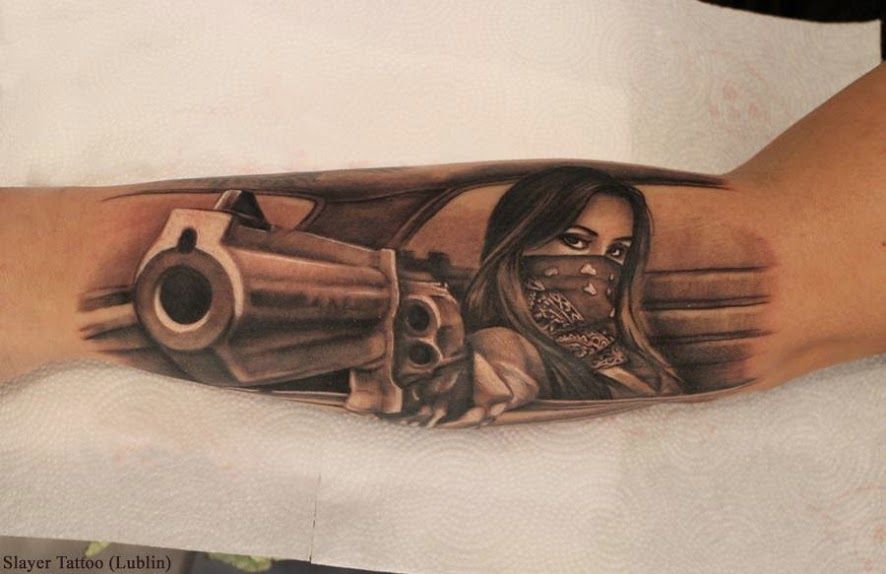 tatuaje de pistola 142