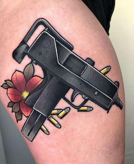 Tatuaje de pistola 144