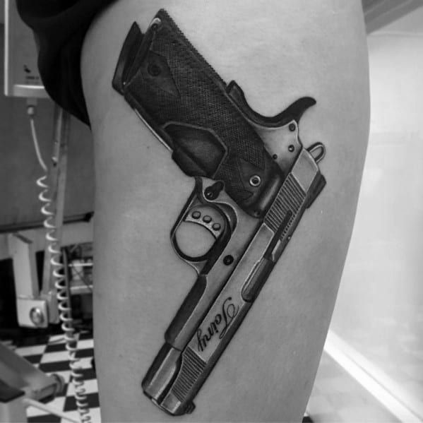 Tatuaje de pistola 159