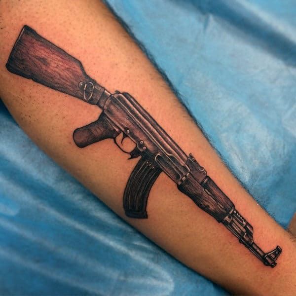 Tatuaje de pistola 160
