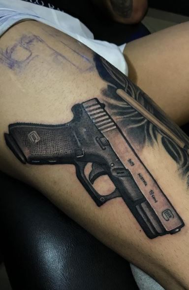 Tatuaje de pistola 162