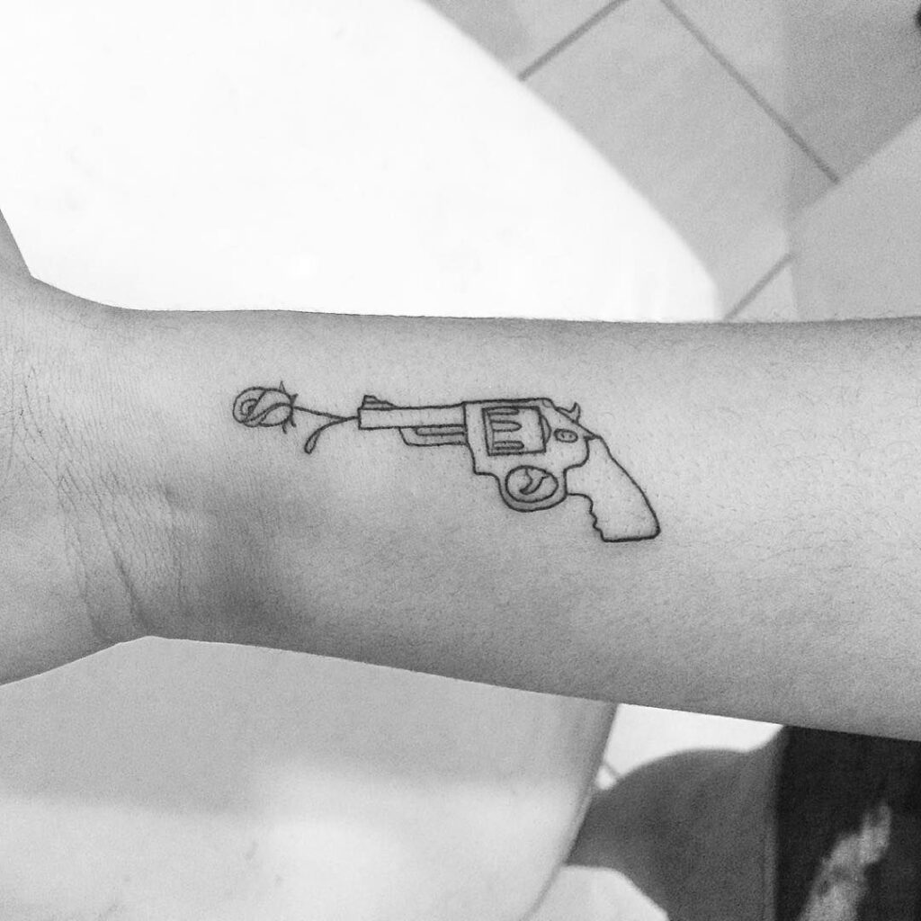 tatuaje de pistola 195