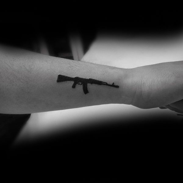 tatuaje de pistola 206
