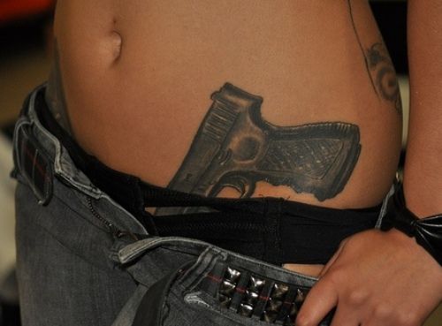 tatuaje de pistola 22