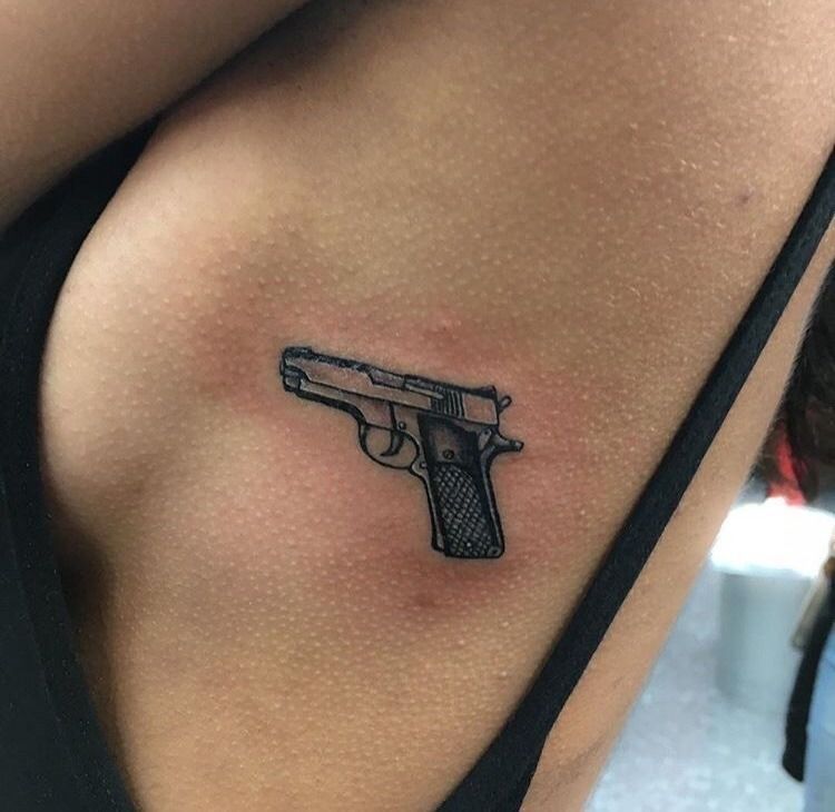 tatuaje de pistola 29