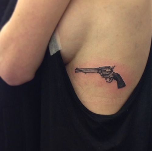 tatuaje de pistola 7