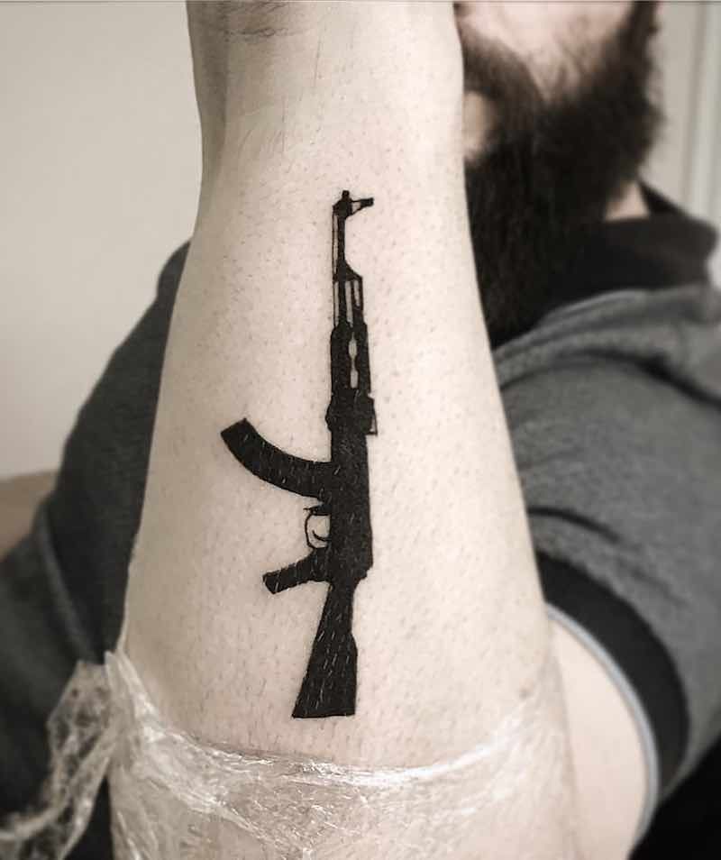 tatuaje de pistola 73
