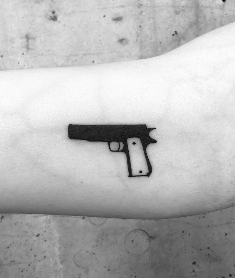 tatuaje de pistola 75