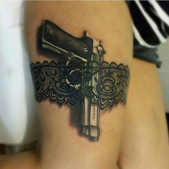tatuaje de pistola 84