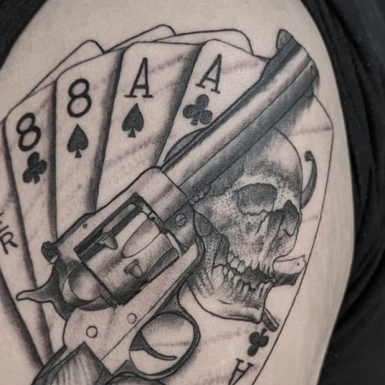 tatuaje de pistola 86