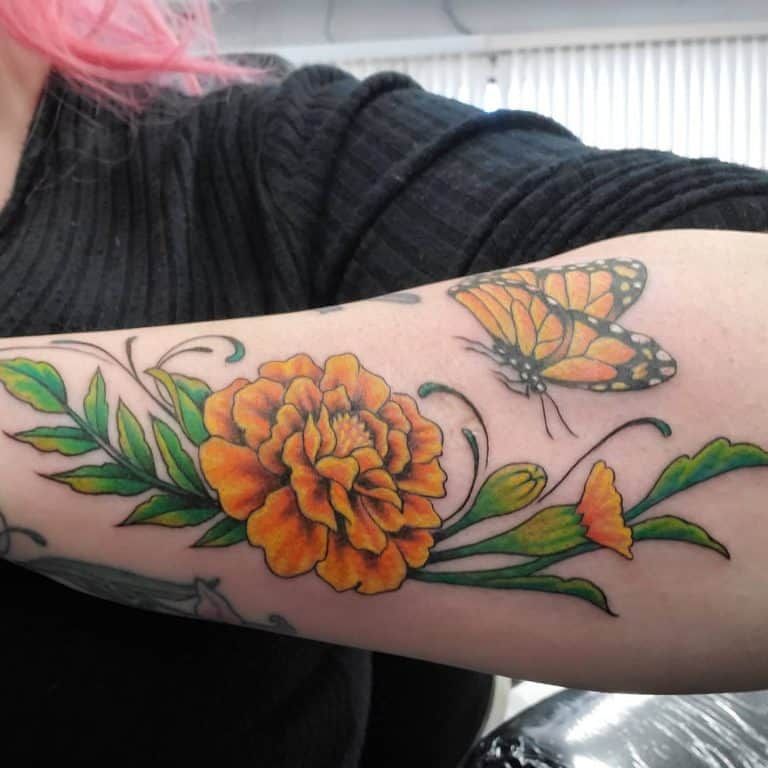 Tatuaje de caléndula 105