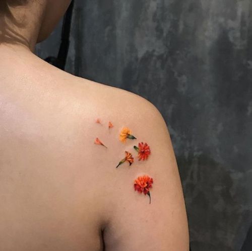 tatuaje de caléndula 83