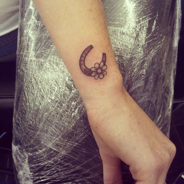 Horseshoe Tattoo 123