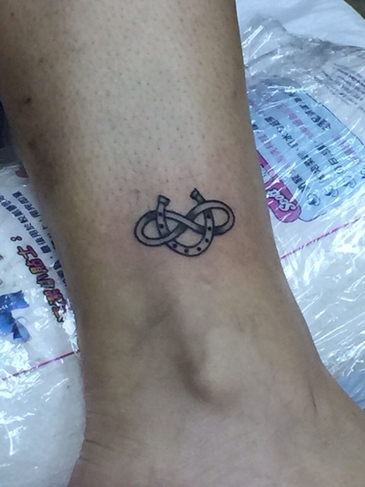 Horseshoe Tattoo 136