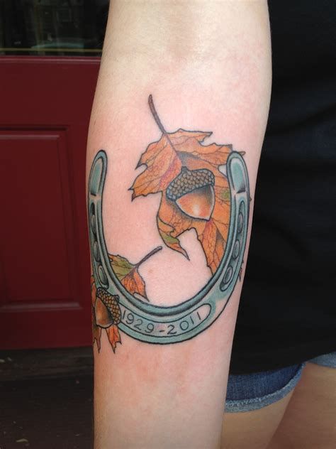 Horseshoe Tattoo 212
