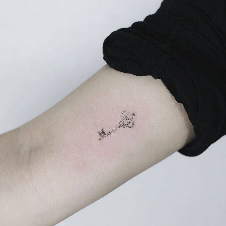 Horseshoe Tattoo 214